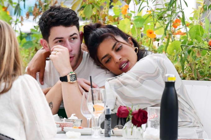 Rộ tin Hoa hậu Thế giới Priyanka Chopra và chồng trẻ Nick Jonas chia tay - Ảnh 5