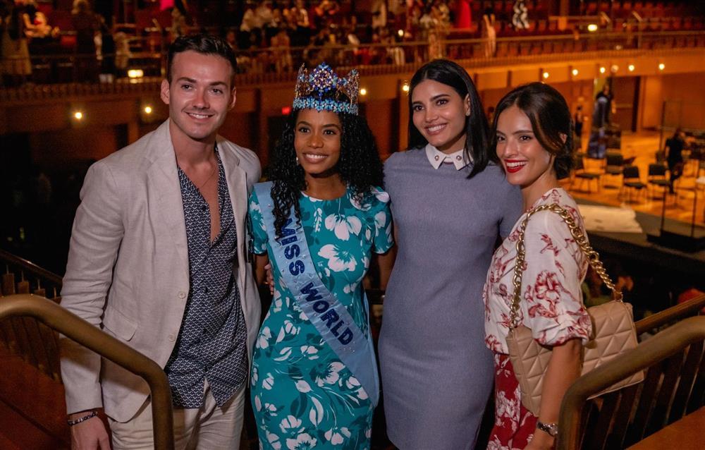Trai đẹp 'lạc' vào Miss World 2021 chiếm spotlight của Đỗ Thị Hà và dàn người đẹp - Ảnh 4