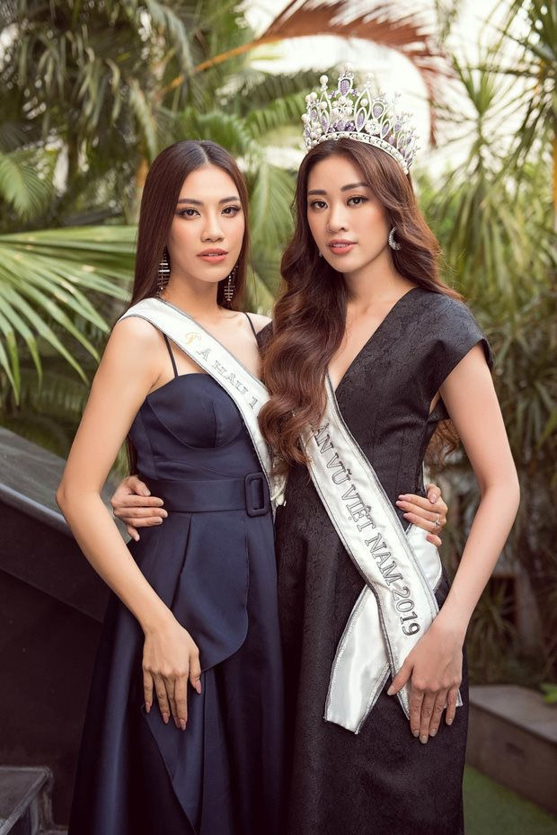 H’Hen Niê tặng Kim Duyên vòng và nhẫn đeo trong Miss Universe 2019 ngay tại sân bay - Ảnh 10