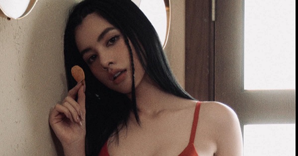 Cẩm Đan tung ảnh nội y khoe sắc vóc tuổi 19 đẹp hoàn mỹ