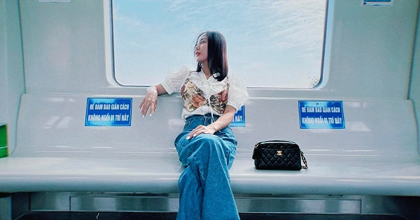 Văn Mai Hương vô tư ngồi chỗ cấm trên tàu sắt Cát Linh - Hà Đông