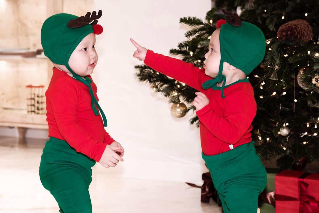 Bộ ảnh mừng Giáng sinh siêu cưng của ba con Hồ Ngọc Hà, cậu út Leon vẫn là 'thánh hài' - Ảnh 7
