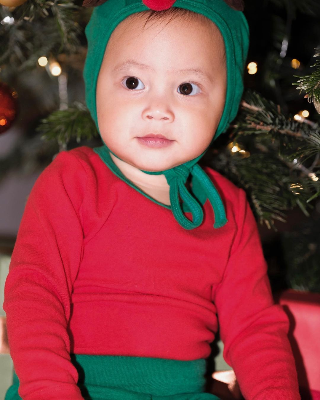 Bộ ảnh mừng Giáng sinh siêu cưng của ba con Hồ Ngọc Hà, cậu út Leon vẫn là 'thánh hài' - Ảnh 5