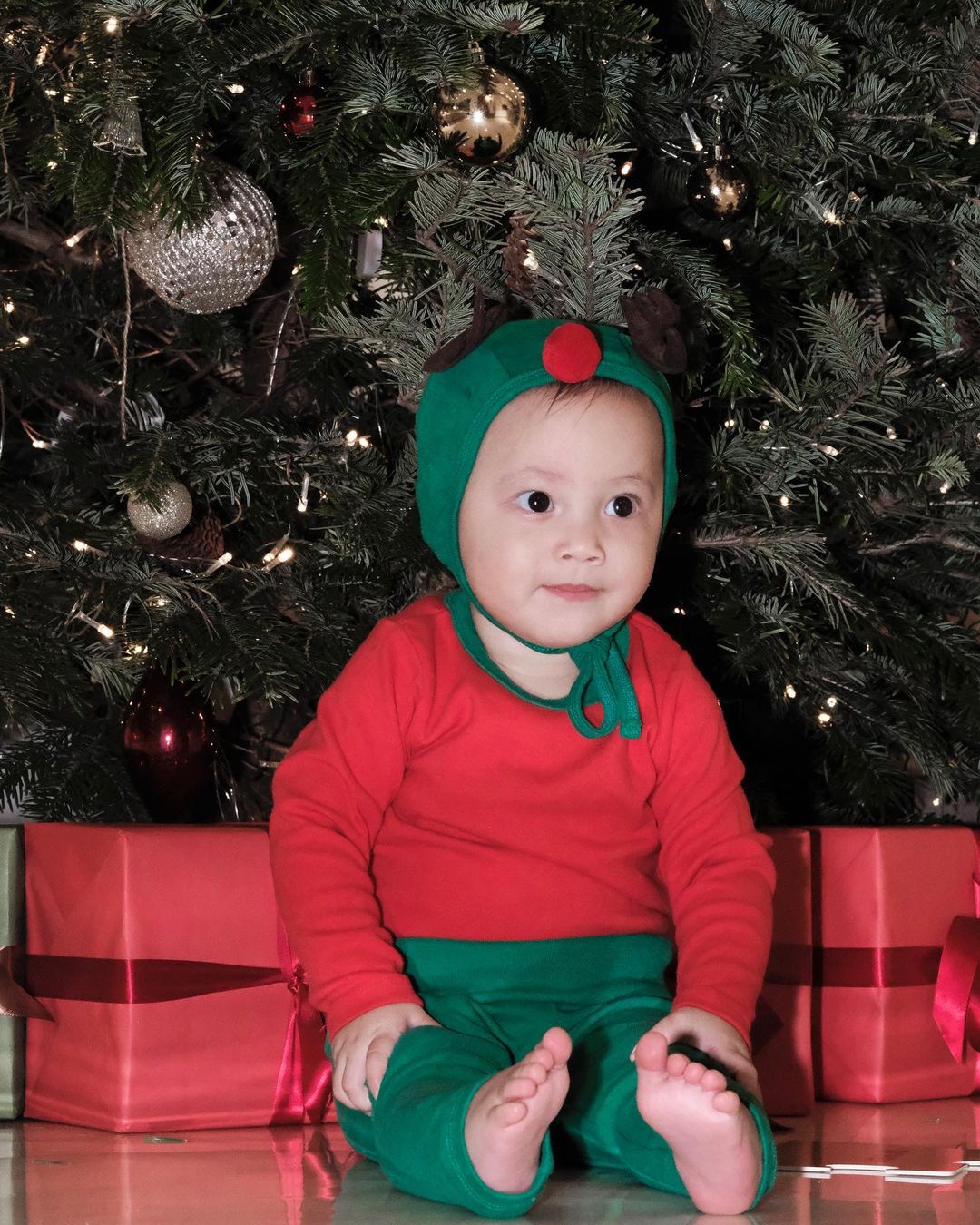 Bộ ảnh mừng Giáng sinh siêu cưng của ba con Hồ Ngọc Hà, cậu út Leon vẫn là 'thánh hài' - Ảnh 6