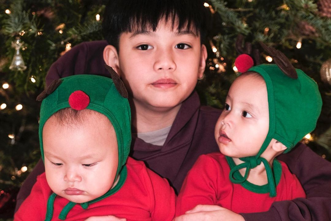 Bộ ảnh mừng Giáng sinh siêu cưng của ba con Hồ Ngọc Hà, cậu út Leon vẫn là 'thánh hài' - Ảnh 3