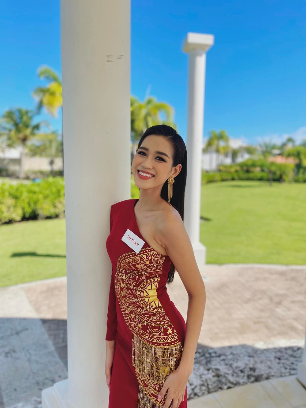 Đi thi sắc đẹp, Kim Duyên tranh thủ buôn khô gà, Đỗ Thị Hà được Miss Mexico hỏi mua váy - Ảnh 8