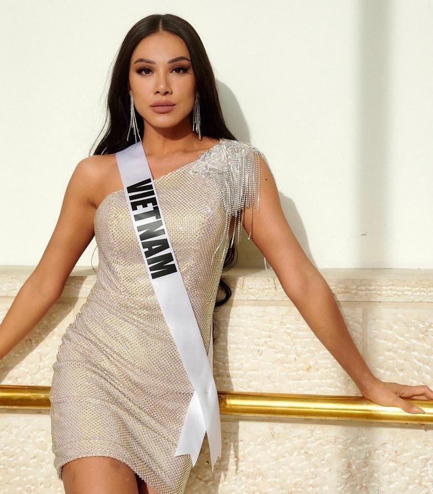 Bán kết Miss Universe 2021: Á hậu Kim Duyên chiếm sóng với Quốc phục 'Ai Tét hông?' - Ảnh 5
