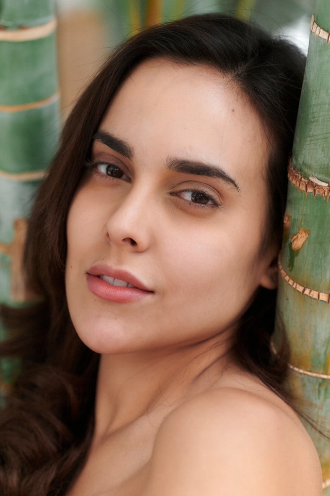 Đại diện Venezuela Luiseth Materan mặt mộc vẫn cực xinh với làn da mịn màng, ánh mắt vô cùng thu hút.