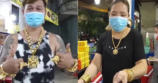 Sài Gòn: Cặp vợ chồng đeo hàng trăm cây vàng đứng bán ốc khiến MXH dậy sóng