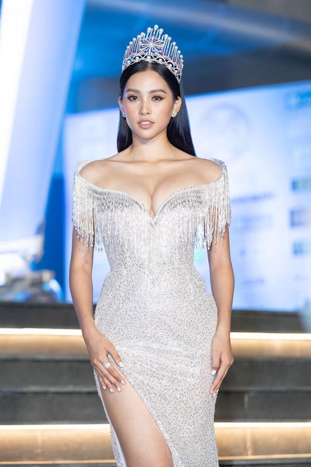 Kim Duyên thi Chung kết Miss Universe, Tiểu Vy lại chiếm sóng với loạt ảnh 'thả rông' - Ảnh 4