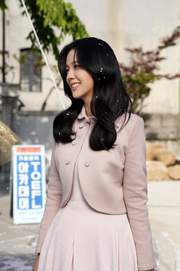 Fan phấn khích khi phát hiện bằng chứng Jennie (BLACKPINK) làm cameo trong phim Jisoo - Ảnh 4