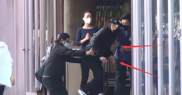 Bố ruột Tạ Đình Phong lộ diện hom hem, đi không vững, con trai tiết lộ chỉ chờ ngày ra đi