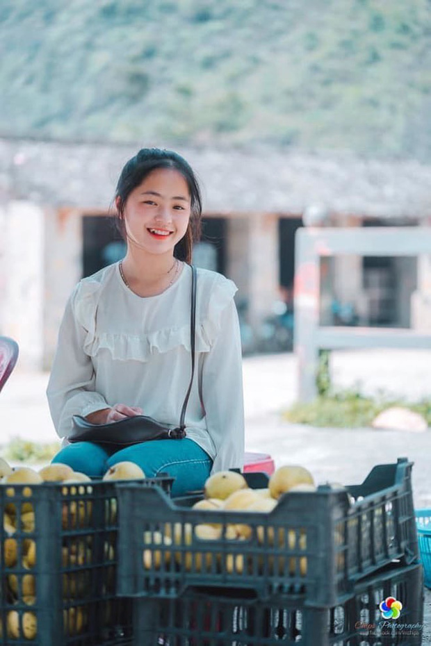 Nữ sinh bán lê người H'Mông tại Hà Giang sau 3 năm nổi tiếng nay đã 18 tuổi, xinh đẹp chuẩn mỹ nhân - Ảnh 1