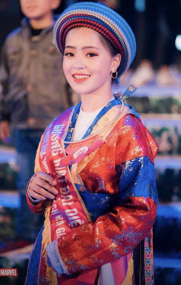 Nữ sinh bán lê người H'Mông tại Hà Giang sau 3 năm nổi tiếng nay đã 18 tuổi, xinh đẹp chuẩn mỹ nhân - Ảnh 5