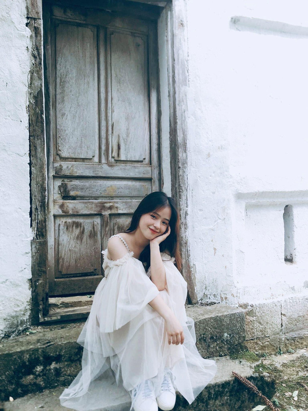 Nữ sinh bán lê người H'Mông tại Hà Giang sau 3 năm nổi tiếng nay đã 18 tuổi, xinh đẹp chuẩn mỹ nhân - Ảnh 7