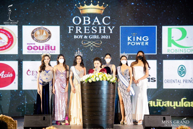 Tân Hoa hậu Thùy Tiên bị xếp đứng ngoài rìa giữa dàn mỹ nhân Thái Lan tại một sự kiện - Ảnh 2