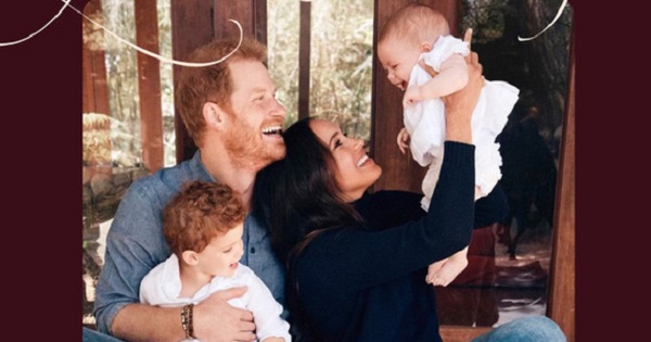 Tiểu công chúa Lilibet Diana nhà Harry - Meghan cuối cùng đã ra mắt công chúng