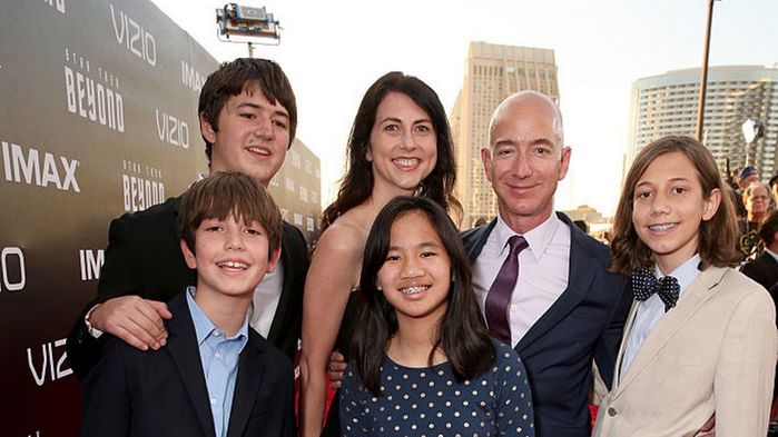 Ông chủ Amazon Jeff Bezos dùng lại đồ cũ nhưng bắt con tiêu hết 1 tỷ/tuần - Ảnh 5