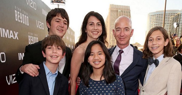 Ông chủ Amazon Jeff Bezos dùng lại đồ cũ nhưng bắt con tiêu hết 1 tỷ/tuần