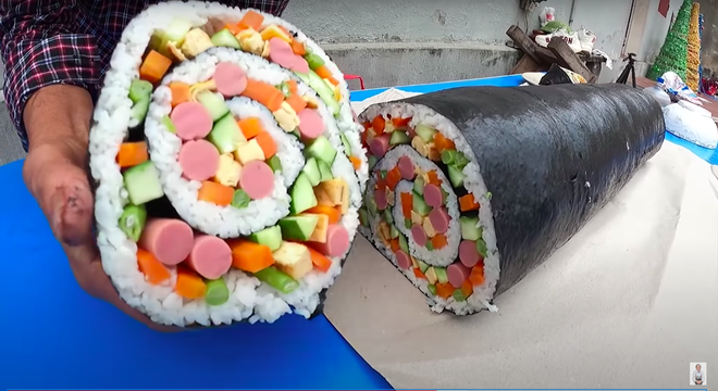 Tái xuất với món Kimpap 'siêu to khổng lồ', Bà Tân Vlog khiến dân tình 'quay xe' - Ảnh 10