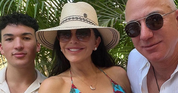 Bạn gái tỷ phú Jeff Bezos cho con trai riêng đi nghỉ dưỡng cùng người tình