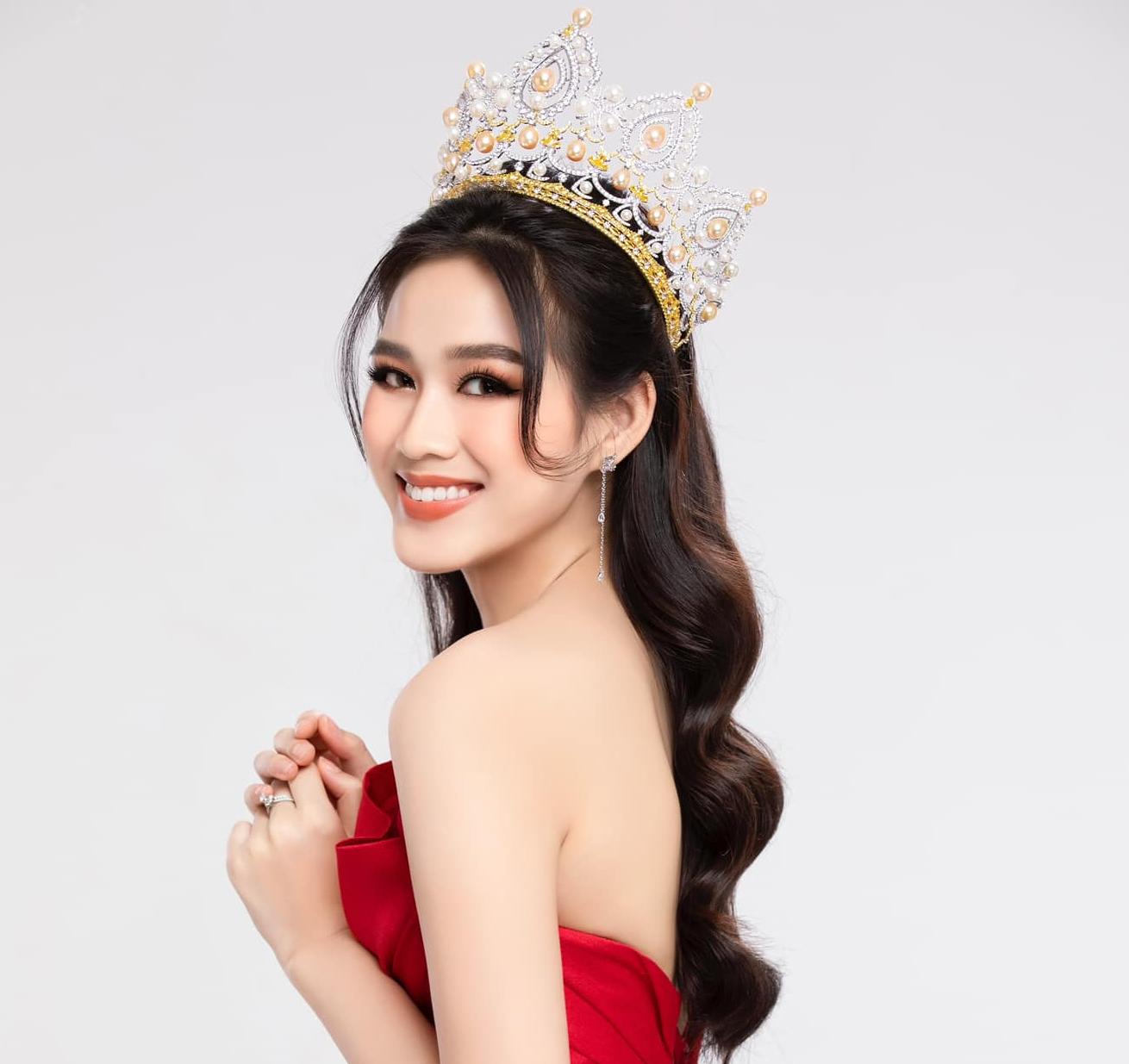 Hoa hậu Đỗ Thị Hà nhận điểm 10 tinh tế khi chúc mừng sinh nhật Miss World 2016 - Ảnh 1