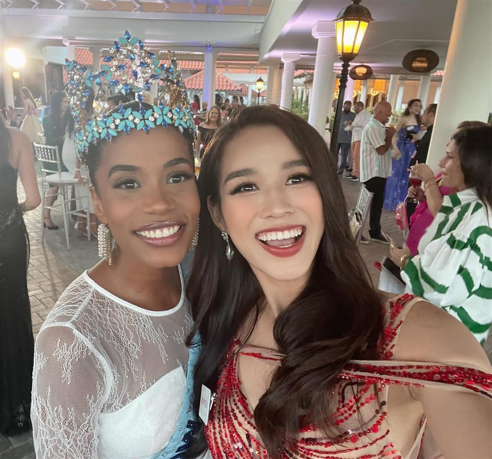 Hoa hậu Đỗ Thị Hà nhận điểm 10 tinh tế khi chúc mừng sinh nhật Miss World 2016 - Ảnh 5