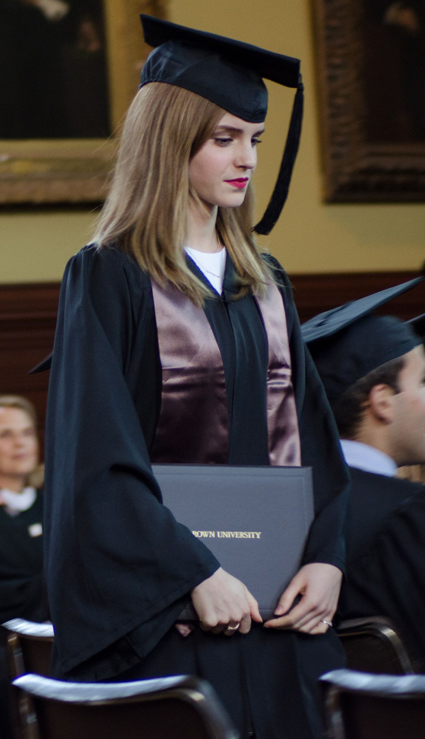 Ảnh tốt nghiệp của Emma Watson hot trở lại, đẹp bất chấp góc chụp thế này bảo sao Tom Holland crush - Ảnh 2