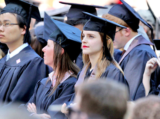 Ảnh tốt nghiệp của Emma Watson hot trở lại, đẹp bất chấp góc chụp thế này bảo sao Tom Holland crush - Ảnh 10