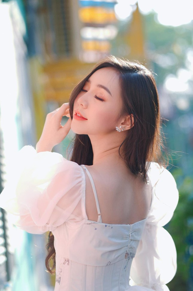 Ngắm nhan sắc Quỳnh Kool ngày đầu năm mới, xứng danh 'đẹp nhất màn ảnh Việt' - Ảnh 2