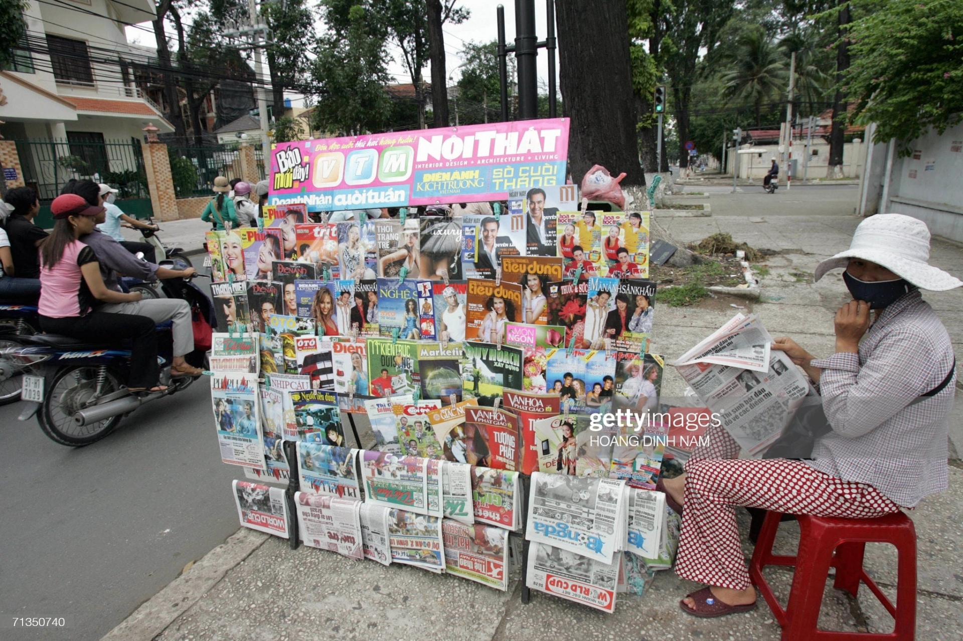 Một sạp báo bên lề đường tại TPHCM, ảnh chụp ngày 2/7/2006.