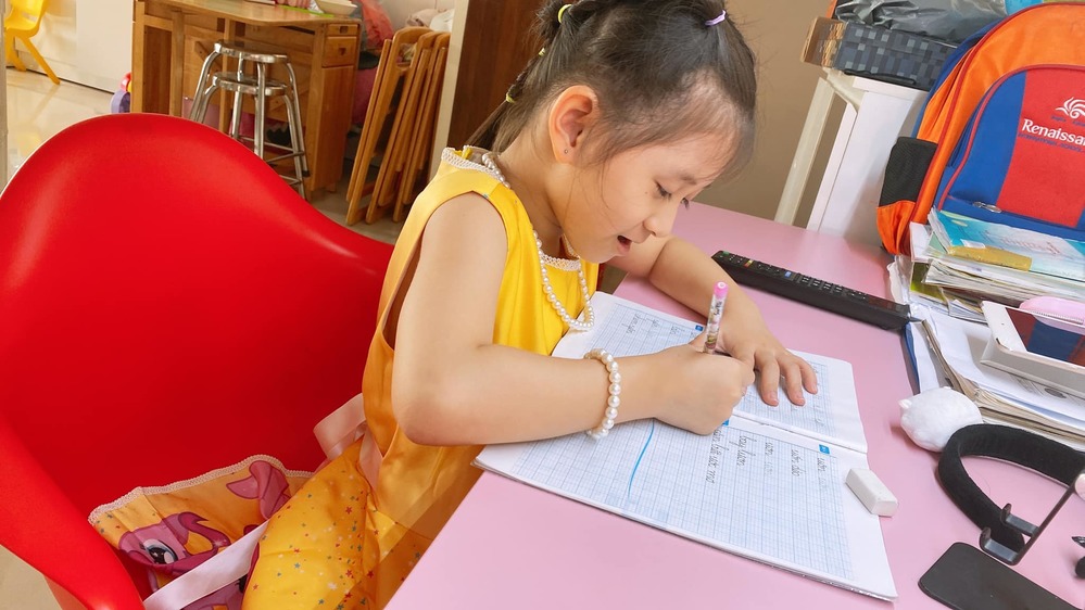 Trang Trần tuyển bảo mẫu cho con gái với 16 yêu cầu: Không ngủ ngáy, ưu tiên không chồng  - Ảnh 4