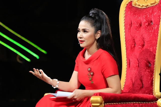 Độ giàu có của 'Người đẹp Tây Đô' Việt Trinh: Ở biệt phủ 2500m2, mua xế hộp sớm nhất nhì showbiz - Ảnh 4