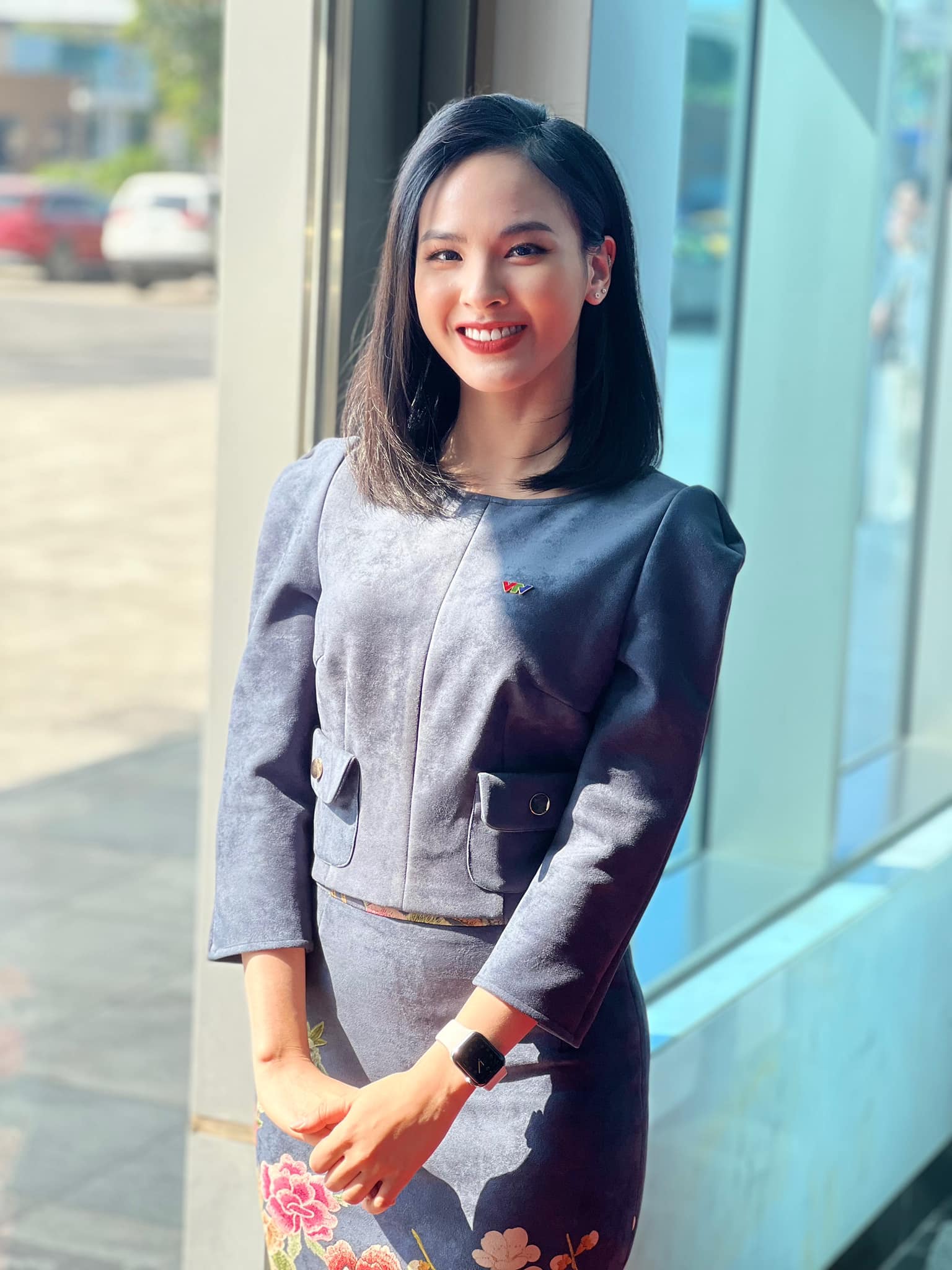 Quỳnh Nga - BTV trẻ nhất thời sự VTV: Top 10 Miss World Vietnam, IELTS 7.5 - Ảnh 1