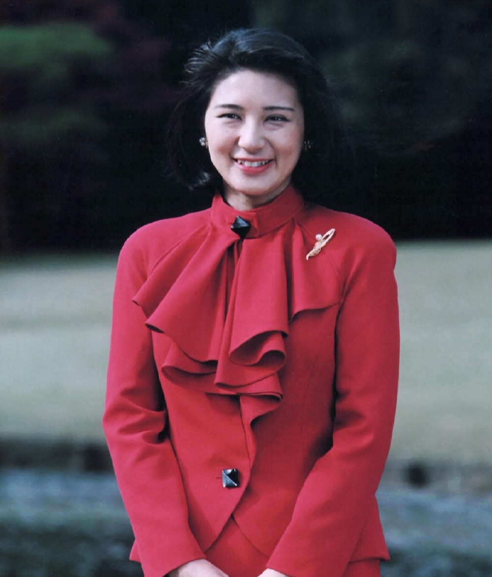 Hoàng hậu 'u sầu' của Nhật Bản: Học Harvard, thạo 4 thứ tiếng, 2 lần từ chối lời cầu hôn của nhà vua - Ảnh 1
