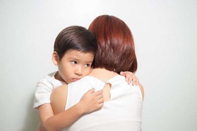 Lý do xúc động mà trẻ thường đòi ôm sau khi bị la mắng - Ảnh 4