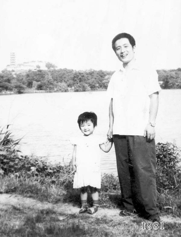 Nhật ký bằng ảnh 40 năm của bố và con gái: Bức ảnh của năm thứ 40 khiến người xem xúc động - Ảnh 2