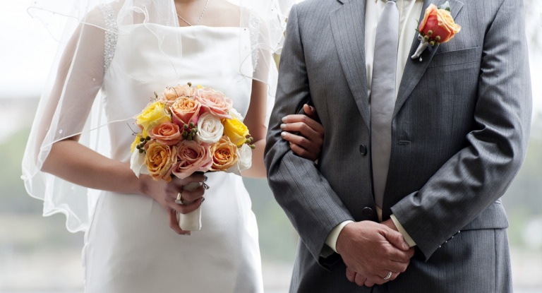 Chú rể ly hôn ngay tại lễ cưới sau khi cô dâu cất tiếng hát