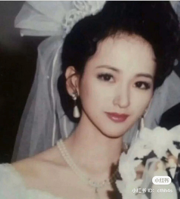 Mẹ làm cô dâu nhưng netizen cứ ngỡ minh tinh đình đám nào đó vì quá đẹp, thần thái.