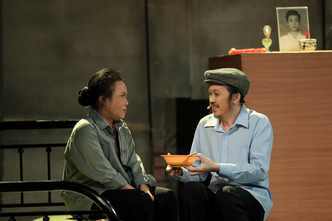 Vừa tái xuất, Hoài Linh đã được vinh danh với chiếc Huy chương vàng liên hoan kịch toàn quốc - Ảnh 2