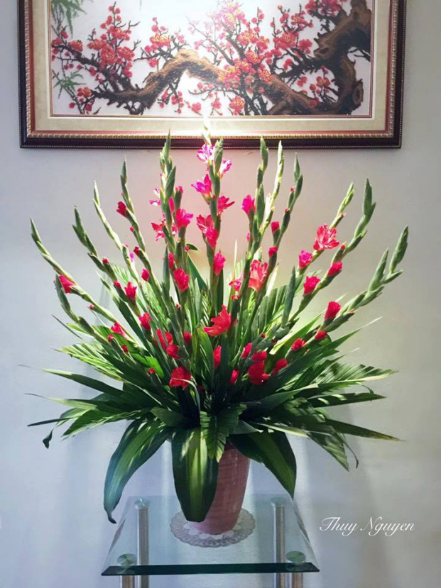Mẹo cắm hoa lay ơn đẹp và giữ hoa lay ơn tươi lâu trên bàn thờ ngày Tết - Ảnh 5