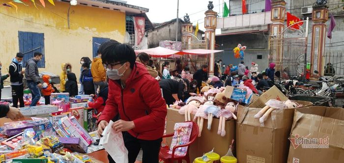 Phiên chợ Tết độc đáo ở Thái Bình: Mỗi năm họp chợ một lần và chỉ dành cho trẻ em - Ảnh 1