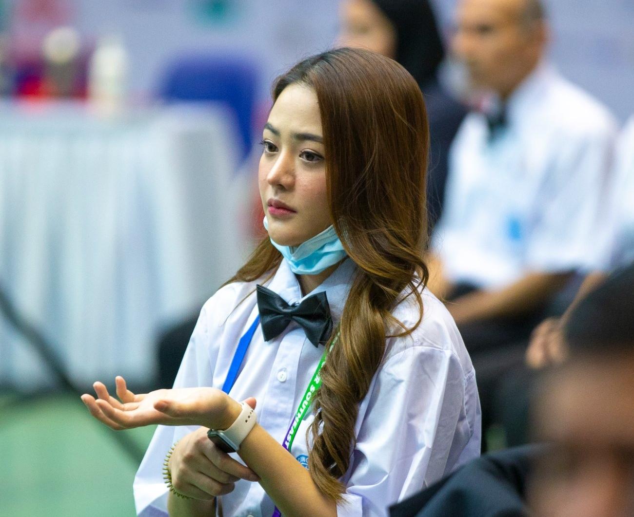 Nữ chuyên gia kỹ thuật Thái Lan tại SEA Games: Mặt như idol Hàn, body như Ngọc Trinh - Ảnh 1