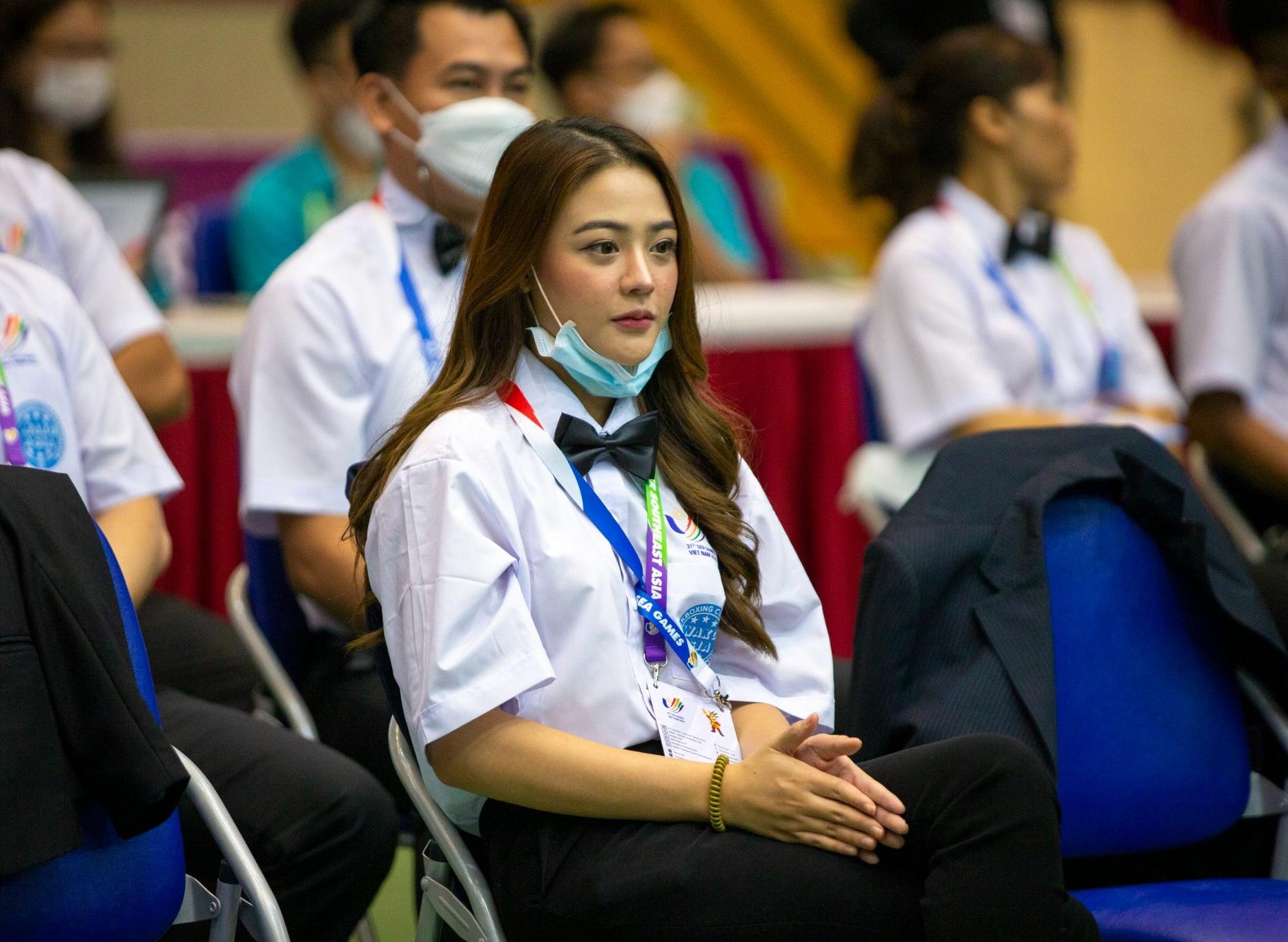Nữ chuyên gia kỹ thuật Thái Lan tại SEA Games: Mặt như idol Hàn, body như Ngọc Trinh - Ảnh 3