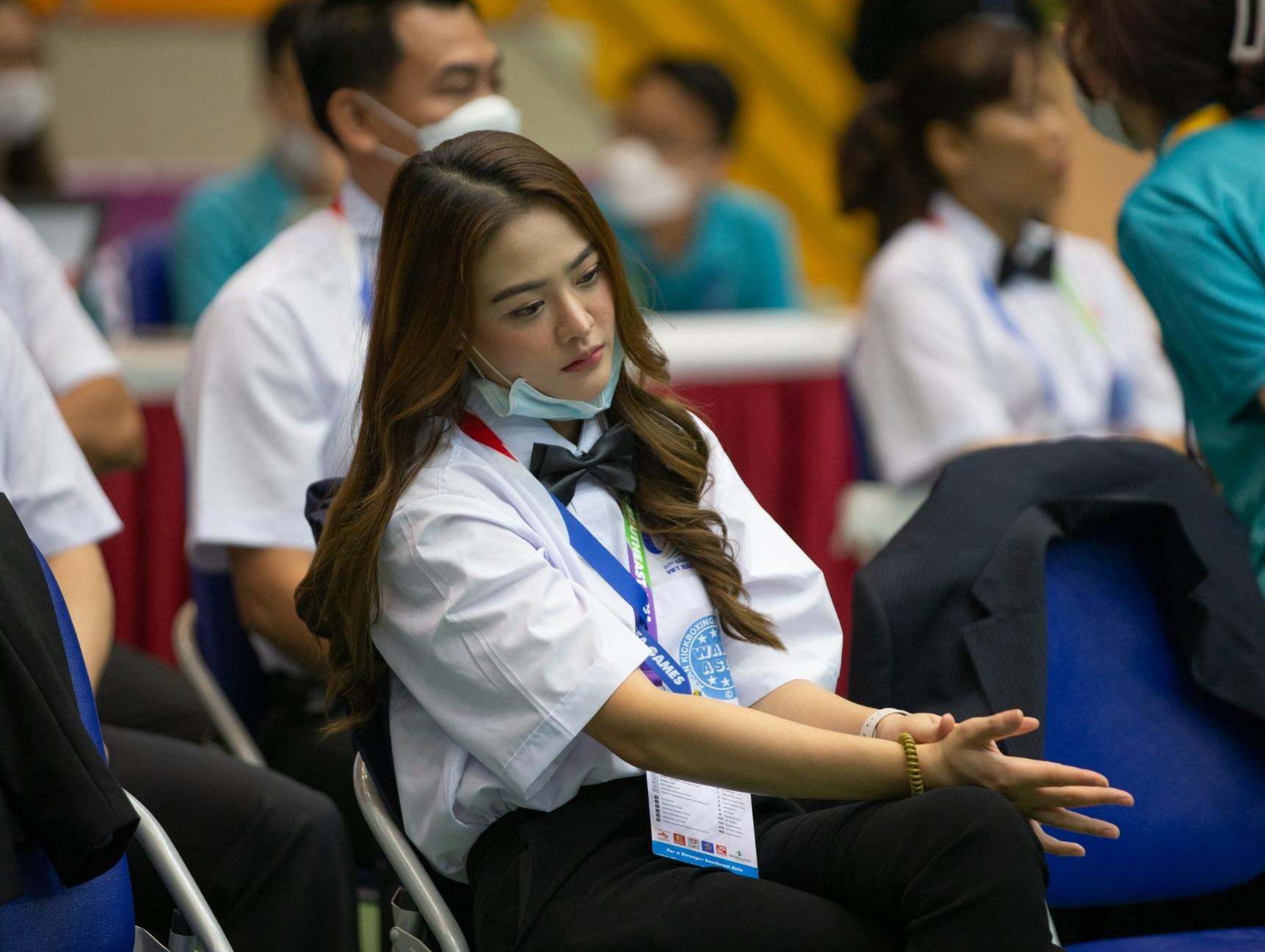 Nữ chuyên gia kỹ thuật Thái Lan tại SEA Games: Mặt như idol Hàn, body như Ngọc Trinh - Ảnh 4