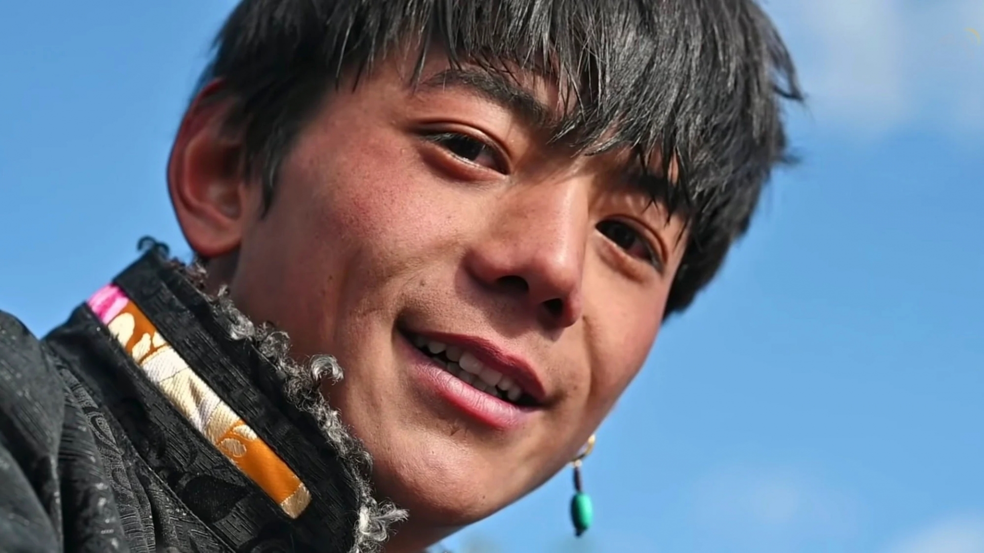 Chàng trai Tây Tạng “đẹp nhất Trung Quốc” khởi kiện những người chê mình bất tài - Ảnh 1