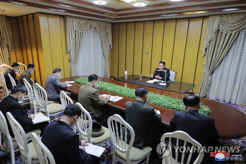 Triều Tiên ghi nhận 6 ca tử vong Covid-19 trong ngày 12/5, 18.000 ca mắc mới - Ảnh 2