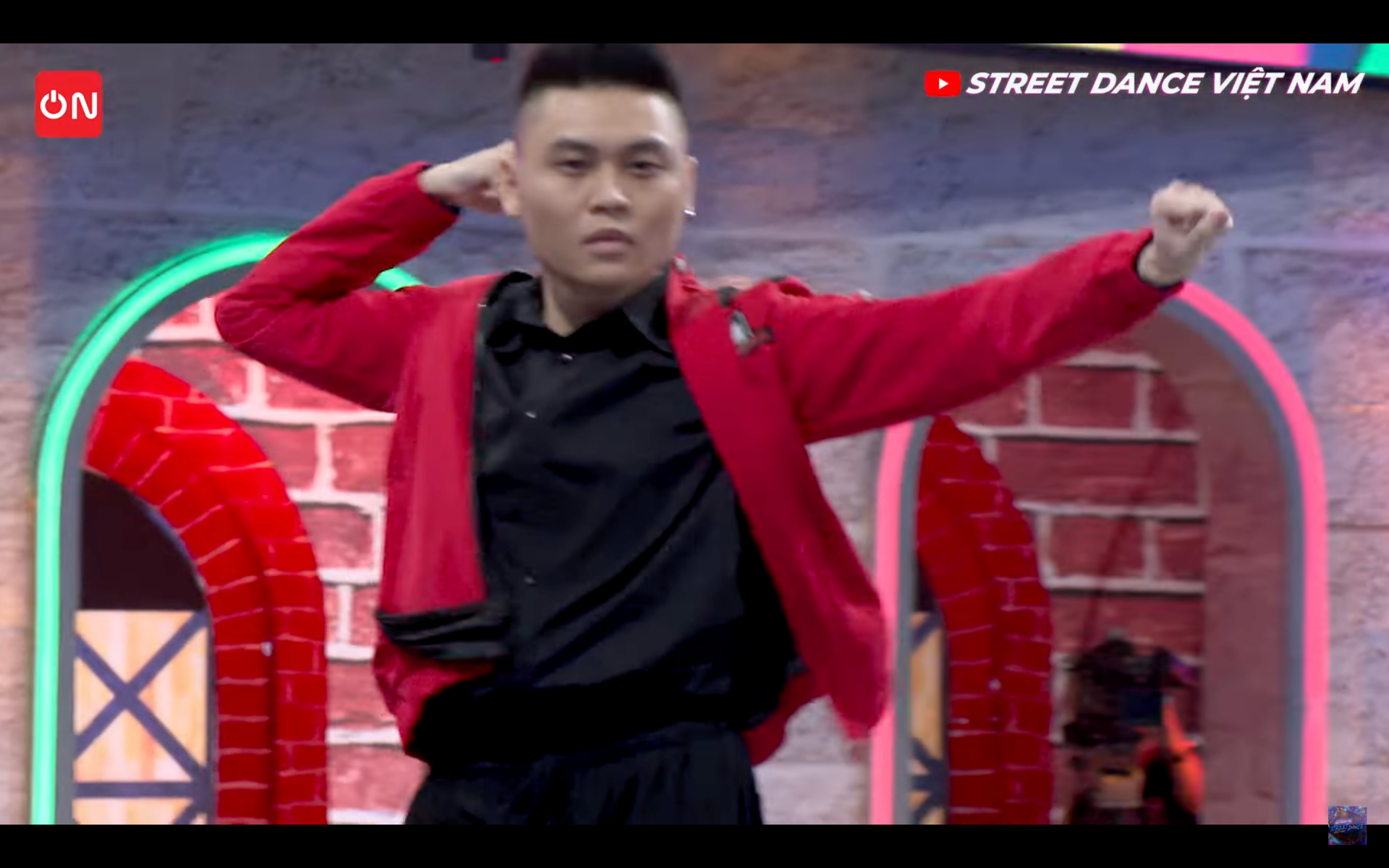 Tuyển thủ nhảy trên nền nhạc Trịnh khiến cả Trấn Thành, Chi Pu rơi nước mắt tại Street Dance Vietnam - Ảnh 1