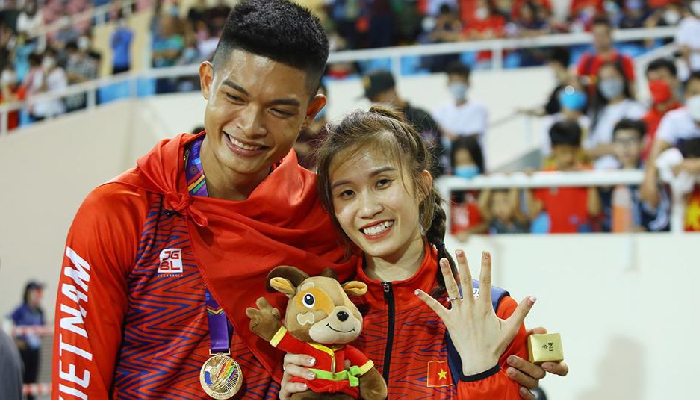 Giành HCV SEA Games 31, Nguyễn Tiến Trọng cầu hôn bạn gái ngay trên SVĐ Mỹ Đình