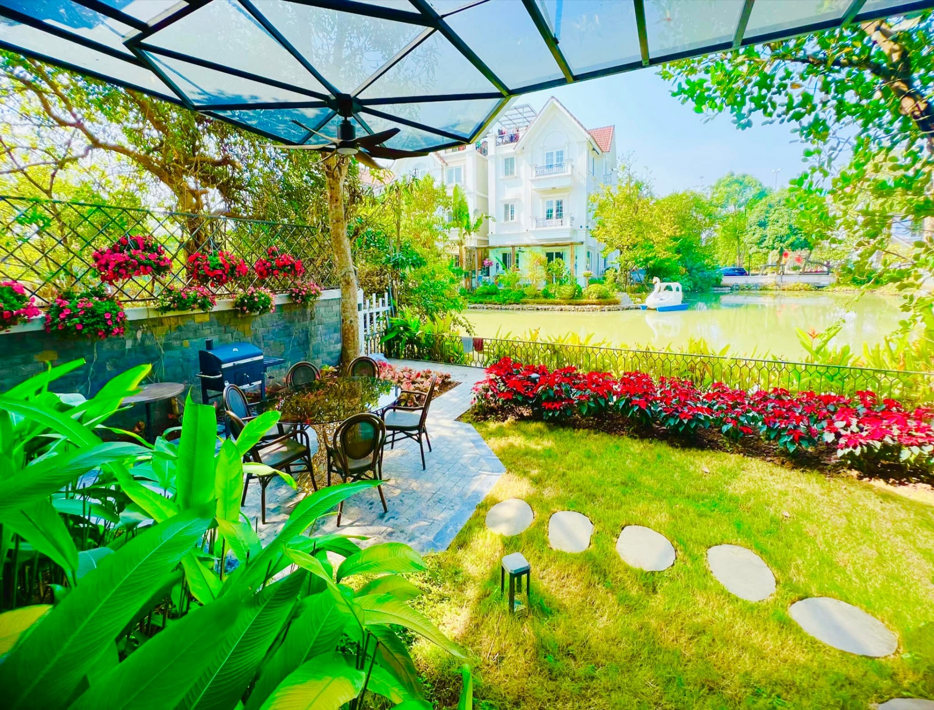 Lã Thanh Huyền - Nữ diễn viên giàu nhất miền Bắc khoe bộ sưu tập kim cương 100 tỷ - Ảnh 10